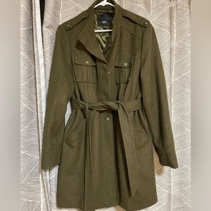 Warm fitted fall/winter coat.  Stylish military peacoat trench